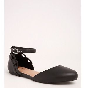 TORRID | Scalloped Ankle Strap Flats | Black | 11W
